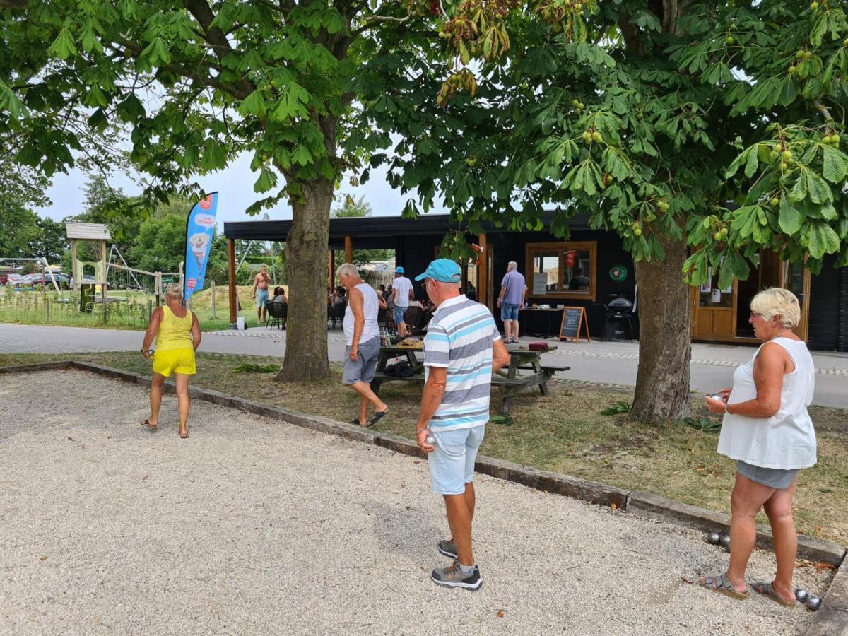 Bungalow 82 Op Recreatiepark De Wielen Sint Maarten Luaran gambar
